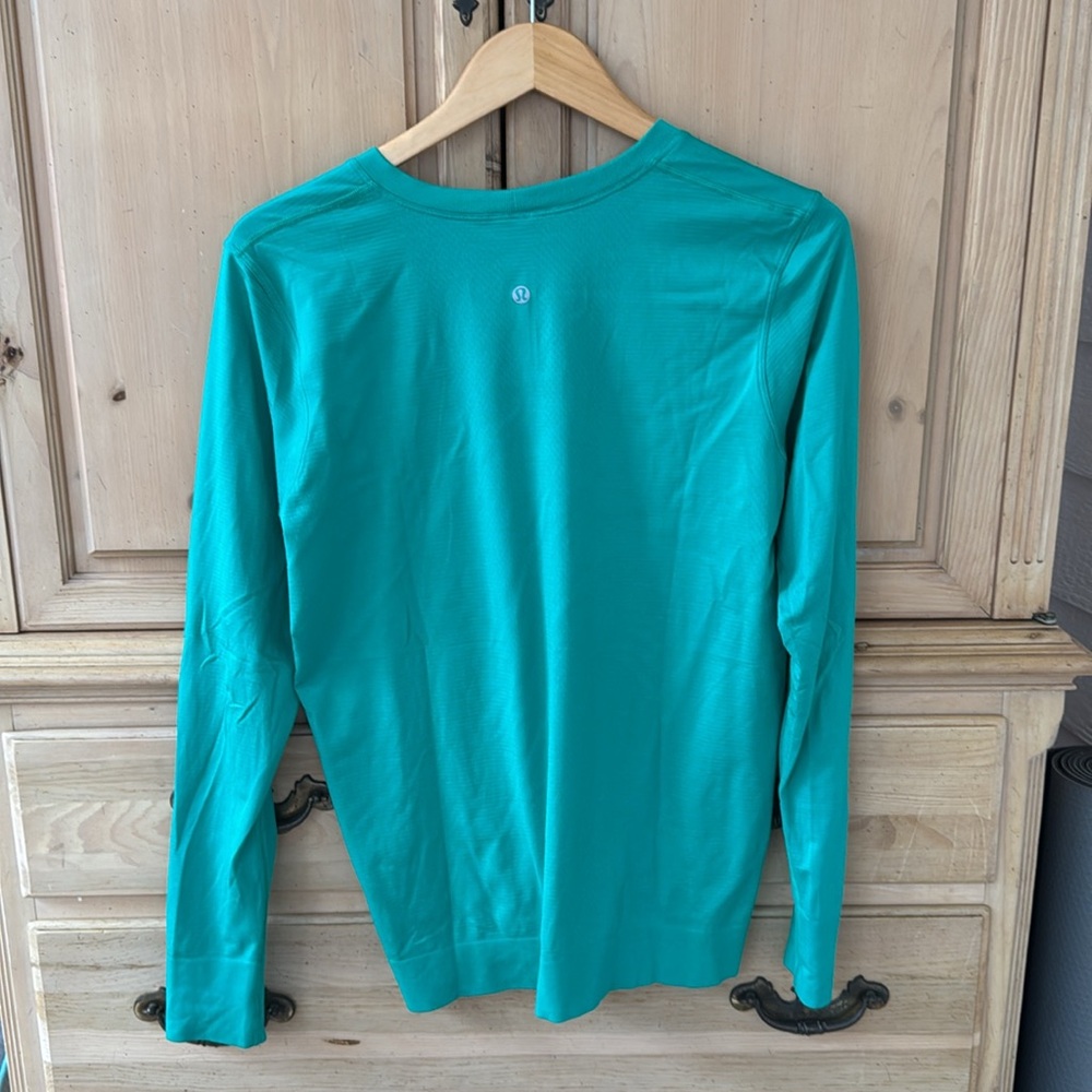 Lululemon Green Relaxed Swiftly Long Sleeve Shirt - size 10 - Picture 2 of 6